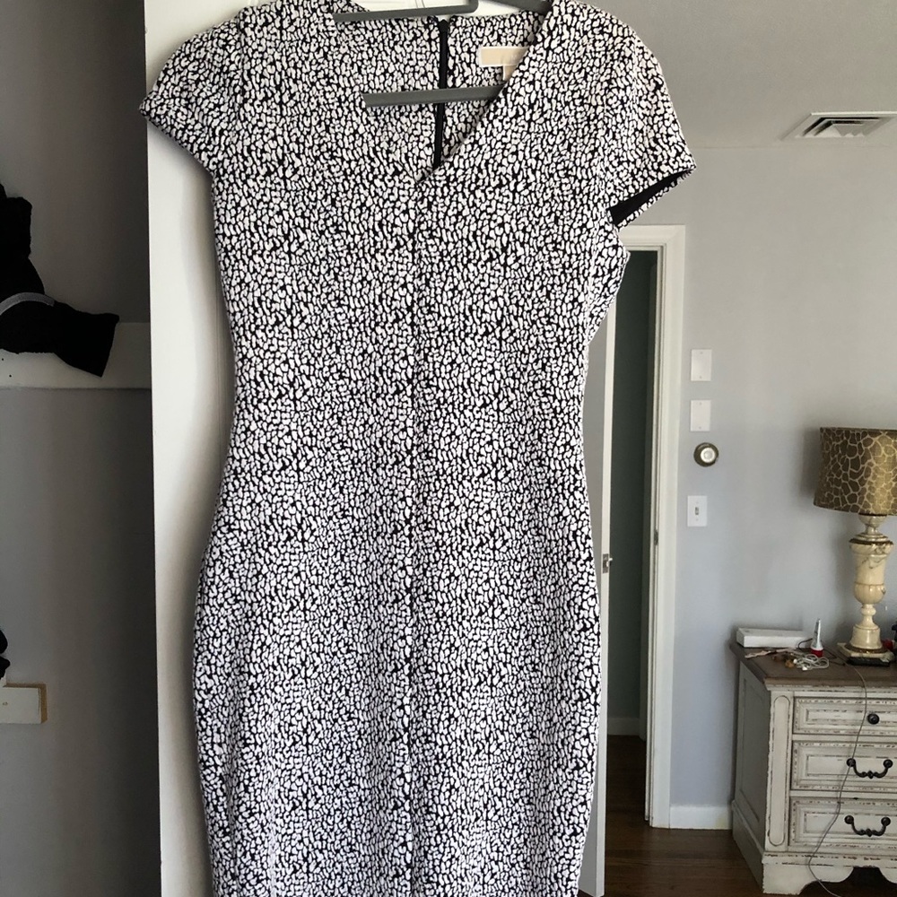 Dress - Picture 2 of 9